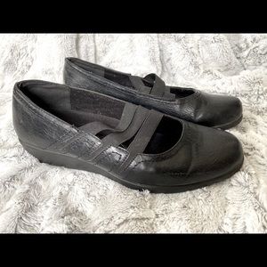 Easy Street Black Womens Flats